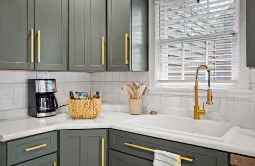 Madison House | 30+ Day - Close to Everything. Pet Friendly.