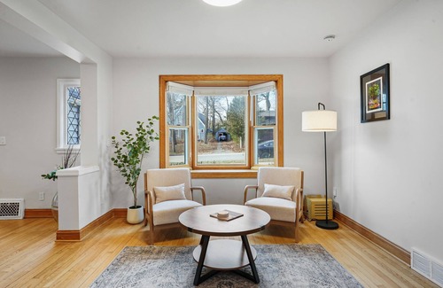 Madison House | 30+ Day - Close to Everything. Pet Friendly.