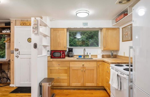 Fauntleroy Cottage | 30 Day Rental, 20 mins DT, Fast Wifi, Pet Friendly