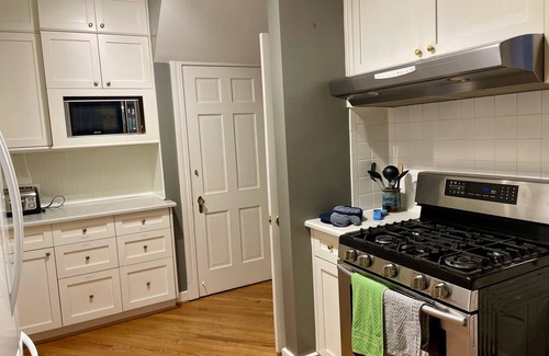 Mosby House | 30+ Day Rental + Pet-Friendly+Fenced Yard+Dedicated Offices Bellevue/Ginter Park