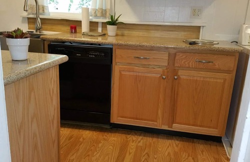 Downtown Klamath Falls House | 30+Day⭐Super Cute Smarthouse Keurig Granite HDTV WiFI W/D By Lake Golf Hospital