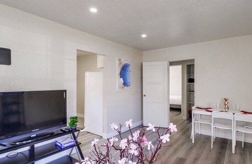 Otay House | (30 days minimum) Lovely 3-Bedroom Home with 3 Queen Beds + Free Wi-Fi + Parking