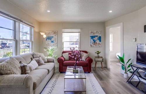 Otay House | (30 days minimum) Lovely 3-Bedroom Home with 3 Queen Beds + Free Wi-Fi + Parking