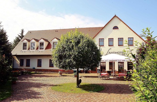 Neuwiese House | 30 double rooms - Landhotel Neuwiese with traditional inn An der Mühle