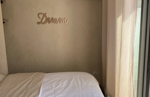 Gemenos House | 30 m2 luxury lodge with pool and Jacuzzi for 2 people ONLY