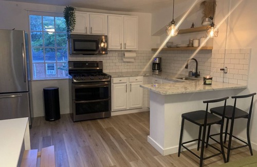Elizabeth Apartment | 30 min driving to Manhattan nyc 5 min to train station