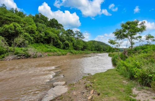 Todd House | 30 Mins to Boone, Fire Pit, Hot Tub, 3 porches, Dogs OK