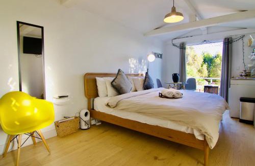 Central Malibu Apartment | 30 PCT OFF! Malibu Charming Suite, Ocean View, King Bed