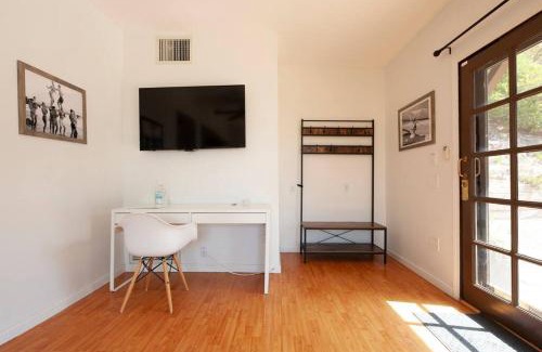 Eastern Malibu House | 30 PCT OFF! Malibu Serene Cottage with King Bed, Beach, BBQ