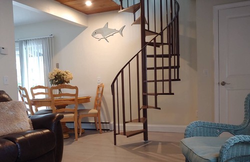 Brant Rock House | 30 STEPS TO SANDY BEACH W/PRIVATE DECK & STAIRS ON SEAWALL