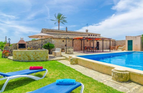 Vilafranca de Bonany Villa | 300 m² Villa ∙ 4 bedrooms ∙ 8 guests