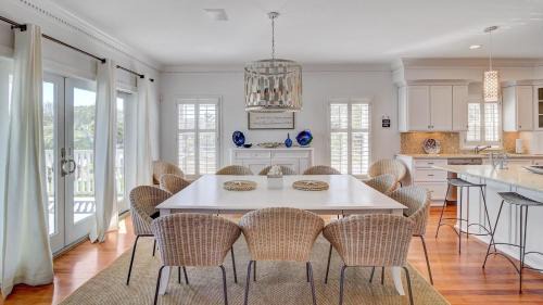 Isle of Palms House | 3001 Palm Boulevard by AvantStay Across From Beach Ocean Views