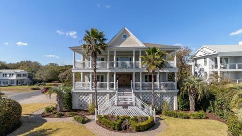 Isle of Palms House | 3001 Palm Boulevard by AvantStay Across From Beach Ocean Views