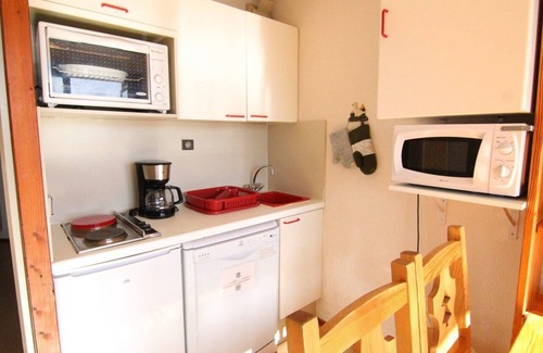 Eclose-Ouest Apartment | 300m from ski slopes, 1st floor, balcony, tv, ski locker, 26m², Alpe d'Huez