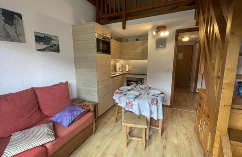 Praz-sur-Arly Apartment | 300m from ski slopes, 2nd floor, balcony, tv, ski locker, 26m², Praz sur Arly
