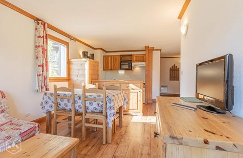 Aussois Apartment | 300m from ski slopes, floor -2, fitness, balcony, tv, ski locker, 50m², Aussois