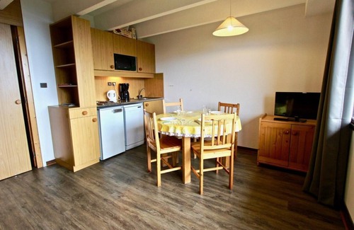 Chamrousse Apartment | 300m from ski slopes, 4th floor, balcony, parking, tv, ski locker, 24m², Chamrousse