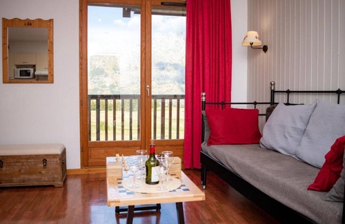 Saint-Etienne-en-Devoluy Apartment | 300m from ski slopes, 3rd floor, fitness, swimming pool, sauna, balcony, parking, tv, ski locker