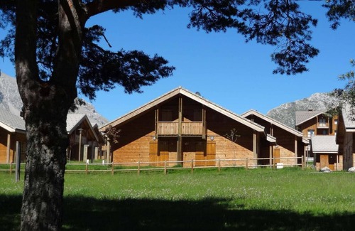 Saint-Etienne-en-Devoluy Apartment | 300m from ski slopes, 3rd floor, view mountain, fitness, swimming pool, sauna, balcony, parking, tv