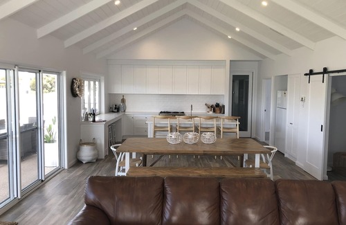 Waterhouse House | 300m to restaurants & shops, 400M to the beach!