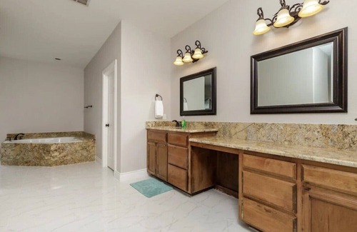 South Side House | 301) Perfect for a girls trip!