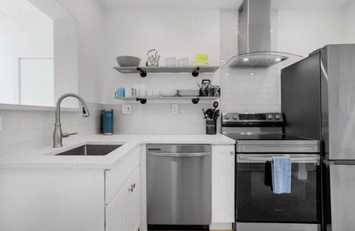 Delray Beach House | 303 · New * 2b/1b Condo + Pool *3 blocks to Atlantic#303