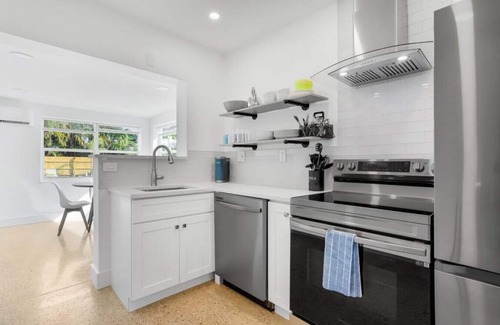Delray Beach House | 303 · New * 2b/1b Condo + Pool *3 blocks to Atlantic#303