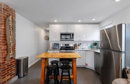 Wildwood Condo | 309 E Hildreth Ave, Unit 1