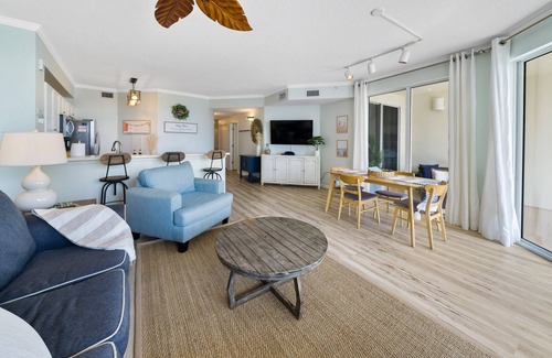 Seagrove Beach Condo | 30A Gem 2 Kings 5 Min to Seaside