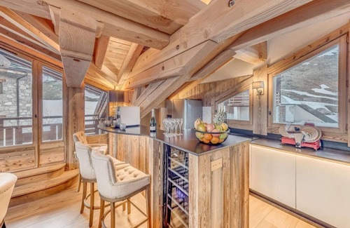 Les Almes Apartment | 30m from ski slopes, fitness, sauna, balcony, fireplace or stove, tv, ski locker, 450m², Tignes