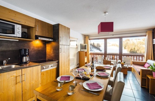 Plagne 1800 Apartment | 30m from ski slopes, swimming pool, tv, ski locker, 30m², La Plagne