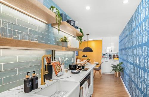 Waikiki Apartment | 30th Fl Luxury Ocean & Waikiki view with Free Parking