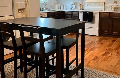 Northside House | 31+ Days in quiet home in Northshore. Close walk from bars, restaurants, etc.