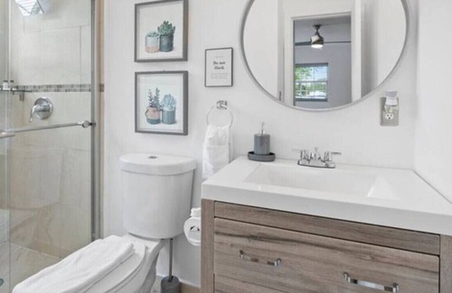 Boulevard Heights House | 310 · Modern 3/2 -HEATED POOL. GRILL. Big BACKYARD.