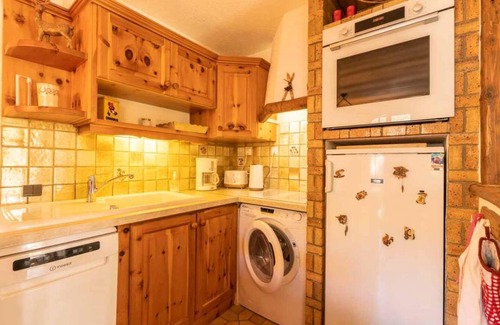 Les Avanchers-Valmorel Apartment | 310m from ski slopes, 1st floor, view village, balcony, tv, ski locker, 34m², Valmorel