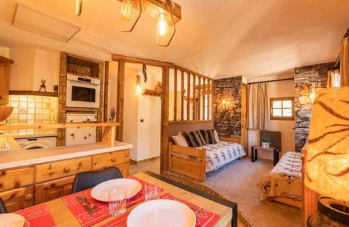 Les Avanchers-Valmorel Apartment | 310m from ski slopes, 1st floor, view village, balcony, tv, ski locker, 34m², Valmorel