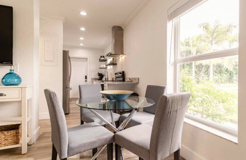 Delray Beach Condo | 311 Downstairs · New 2/2 * 3-blocks off the Ave in heart of Delray!
