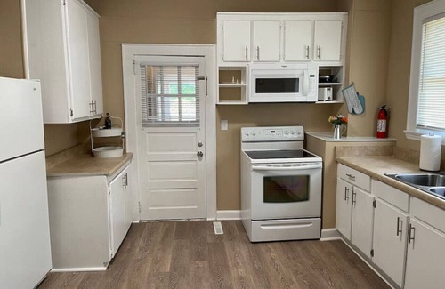 Concord House | 314 Hillandale St NE