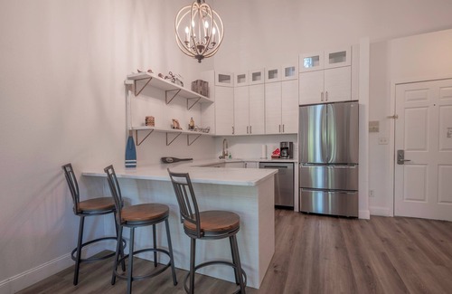 Delavan Lake Condo | 318 - Beautiful Modern 1 Bedroom Condo Suite