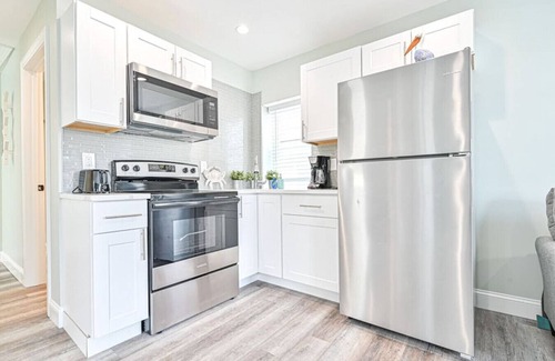 Wildwood Apartment | 318 E Youngs Ave Unit 5 Salty Shore Oasis: Spectacular Retreat