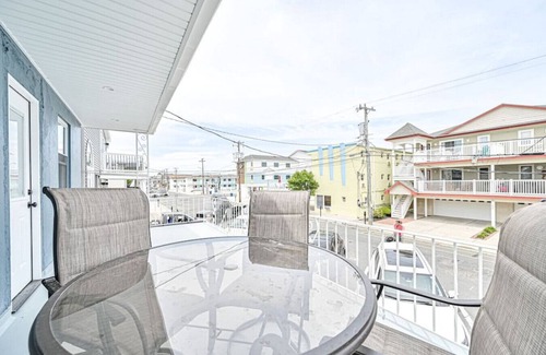 Wildwood Apartment | 318 E Youngs Ave Unit 5 Salty Shore Oasis: Spectacular Retreat
