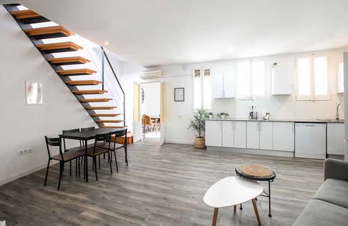 Gothic Quarter Apartment | 31ARA1092- Newly Refurbished 3BR Flat in the Gothi