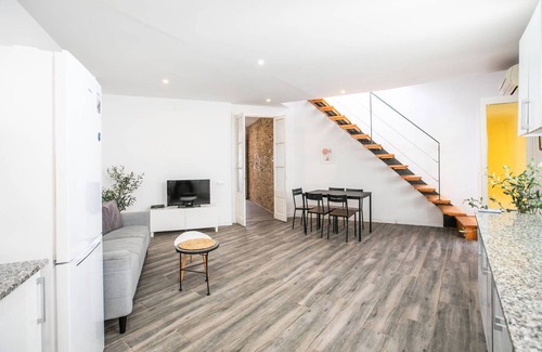 Gothic Quarter Apartment | 31ARA1092- Newly Refurbished 3BR Flat in the Gothi