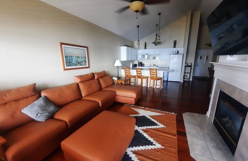 Delavan Lake Condo | 321 - Spacious 2 Bedroom Lake View Condo