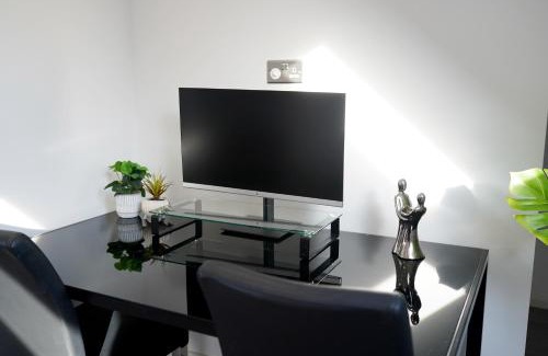 Stanwell House | 32GC Dreams Unlimited - Heathrow Studio Flat w free on-street parking