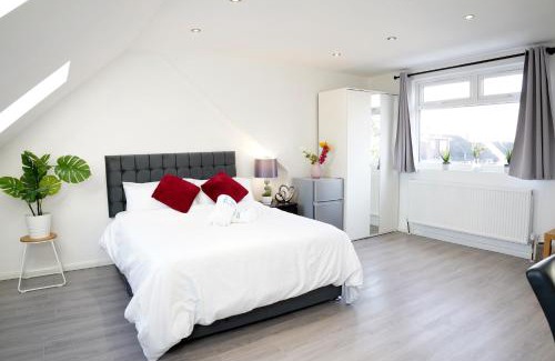 Stanwell House | 32GC Dreams Unlimited - Heathrow Studio Flat w free on-street parking