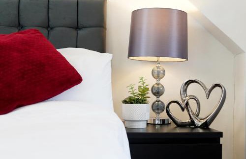 Stanwell House | 32GC Dreams Unlimited - Heathrow Studio Flat w free on-street parking