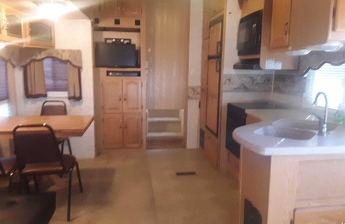 California City House | 33' RV with two slide outs