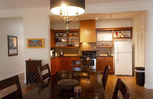The Edge Apartment | 3300 SF 4BR/3Bth Pet-Friendly Loft 2 blks from Sun Studio has HUGE Rooftop Deck