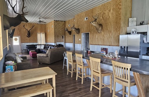 Jonesville House | 331 Acres of Comfort & Rest @Riley Farms, ❤ of the Bluegrass- 12 mins from ARK